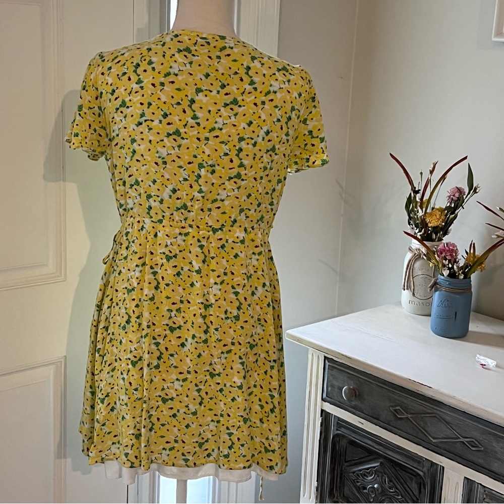 Loft Floral Pintucked Side Tie Dress yellow size medium liner shows underneath - Picture 4 of 11